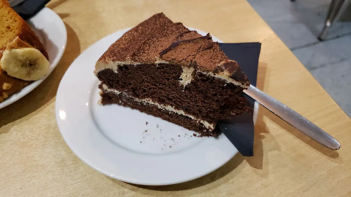 Qream T's Cakery by Turner and Co – cake shop in Mirfield town centre
